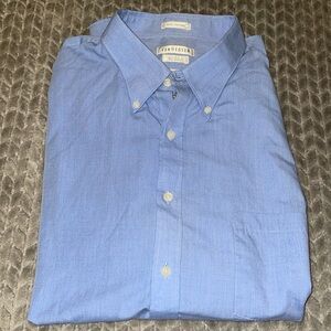 Van Heusen Short Sleeve Button down Shirt.  Size 18-18.5. End On End.